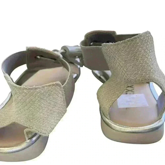 The Flexx Sandals Women’s Size 6.5 Grey Silver Snakeskin  Ankle strap Flat - Picture 9 of 12